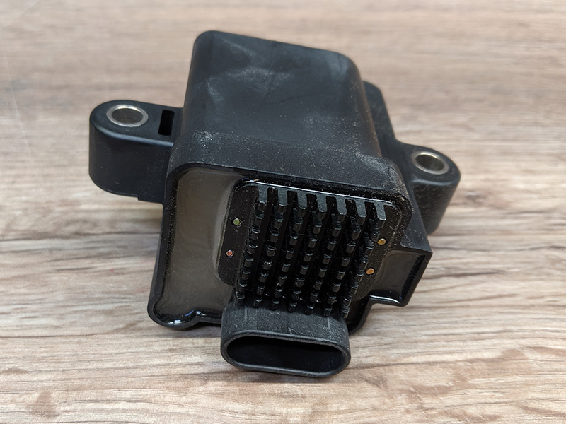 Mototron tändspole med inbyggt tändsteg (repor från frakt) Mototron tändspole med inbyggt tändsteg (repor från frakt)